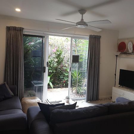 Pet Friendly & Spacious Two Bedroom Guest Unit Caloundra Eksteriør billede