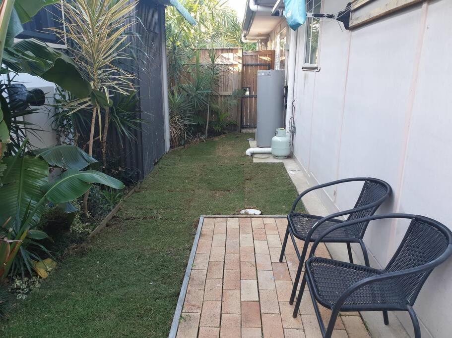 Pet Friendly & Spacious Two Bedroom Guest Unit Caloundra Eksteriør billede