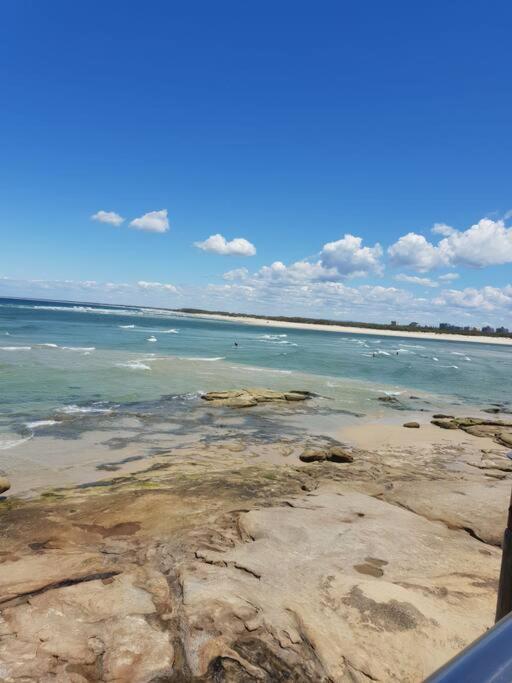 Pet Friendly & Spacious Two Bedroom Guest Unit Caloundra Eksteriør billede