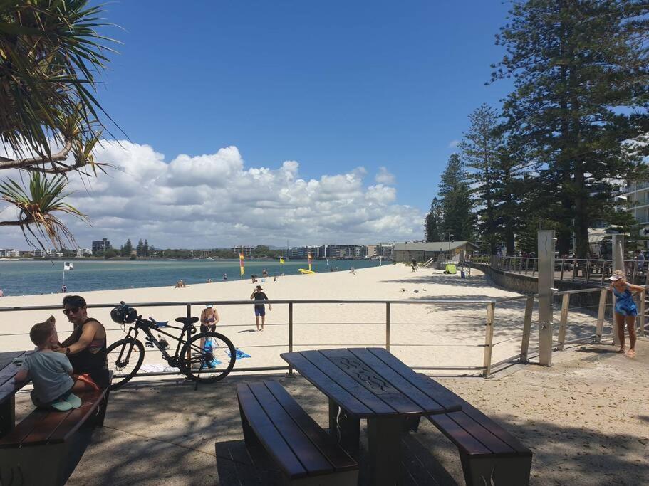 Pet Friendly & Spacious Two Bedroom Guest Unit Caloundra Eksteriør billede