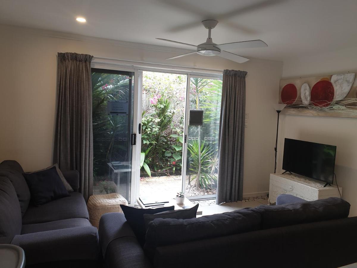 Pet Friendly & Spacious Two Bedroom Guest Unit Caloundra Eksteriør billede