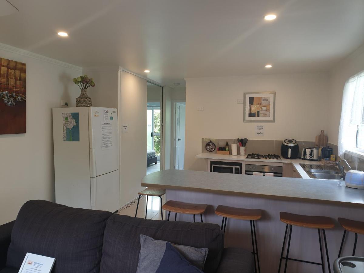 Pet Friendly & Spacious Two Bedroom Guest Unit Caloundra Eksteriør billede