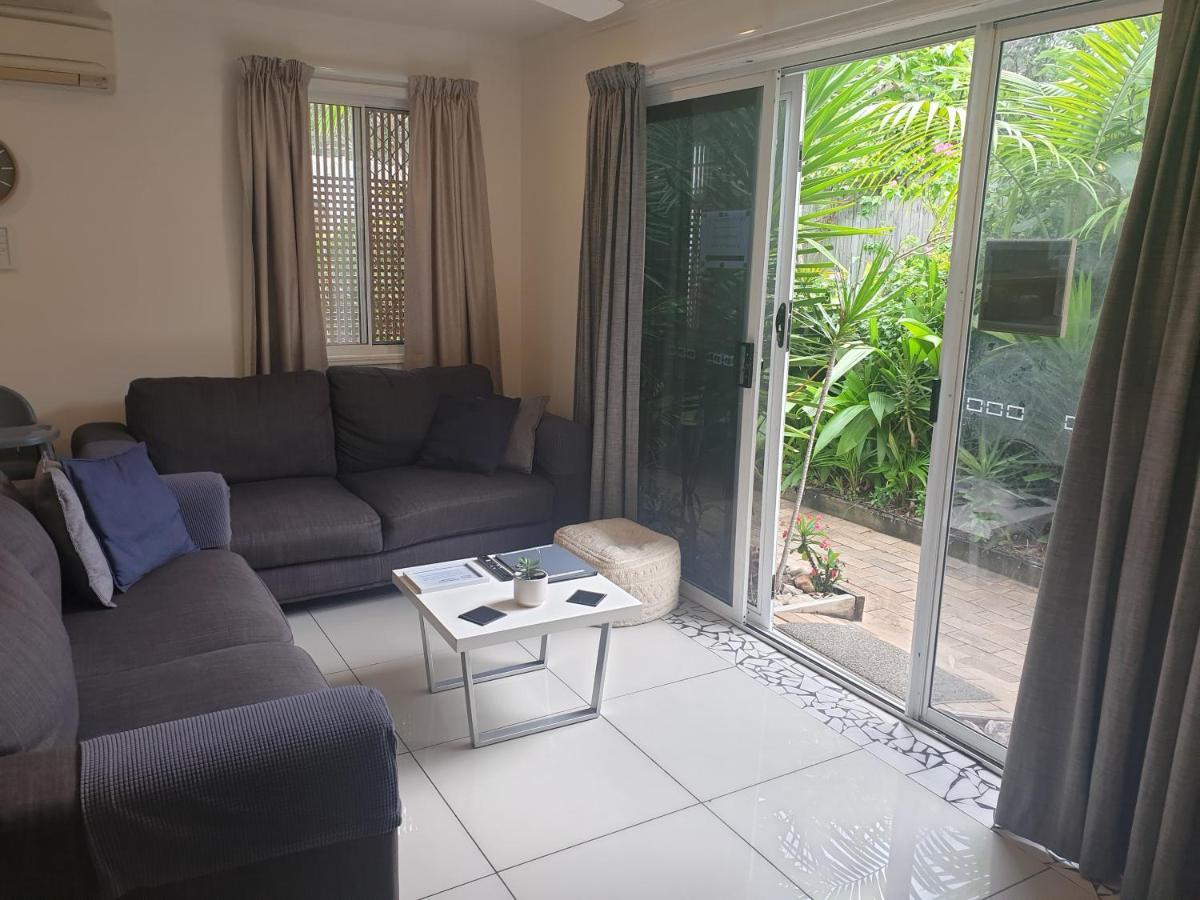 Pet Friendly & Spacious Two Bedroom Guest Unit Caloundra Eksteriør billede