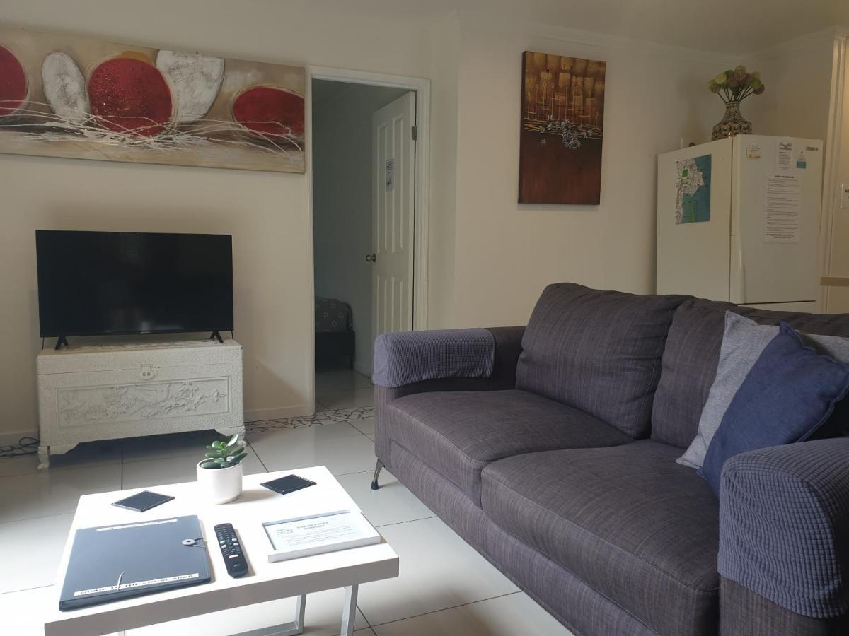 Pet Friendly & Spacious Two Bedroom Guest Unit Caloundra Eksteriør billede