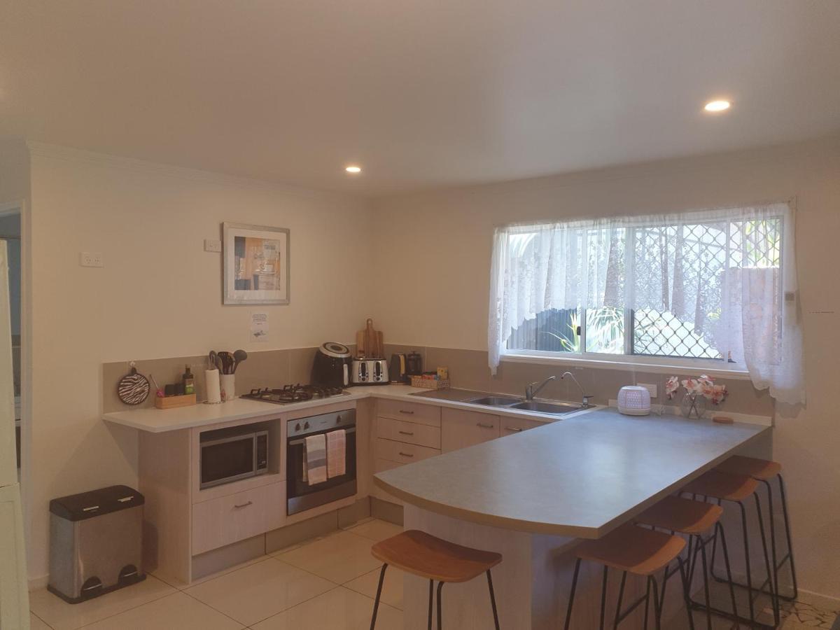 Pet Friendly & Spacious Two Bedroom Guest Unit Caloundra Eksteriør billede