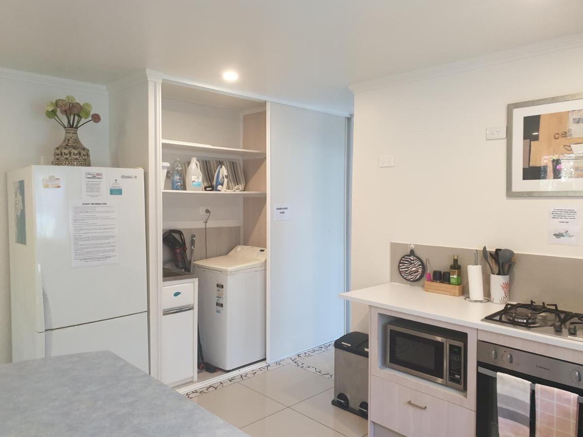 Pet Friendly & Spacious Two Bedroom Guest Unit Caloundra Eksteriør billede